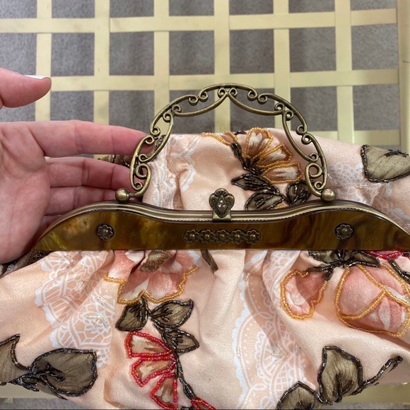 Floral Beaded Handbag - Picture 4 of 8